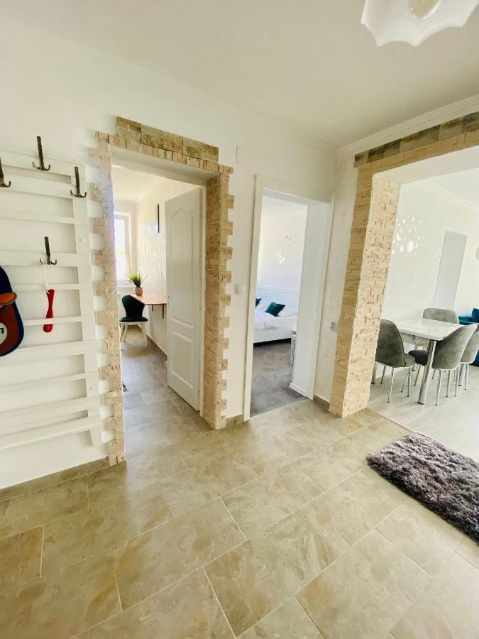 Apartament Tiron In Centru Orasului グラ・フモアルルイ エクステリア 写真